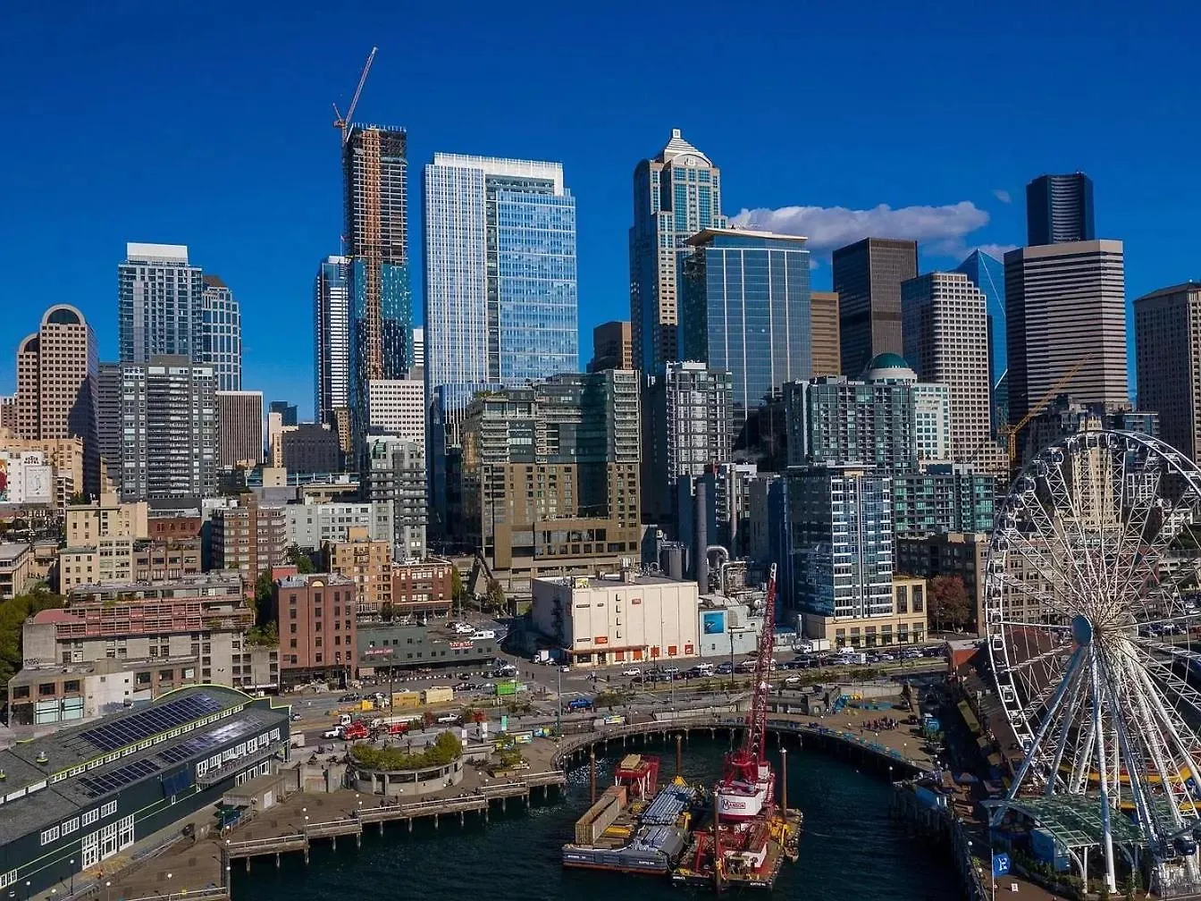 Luxury 1Bedroom 1Bath Ferris Wheel Water Views Seattle Apartment